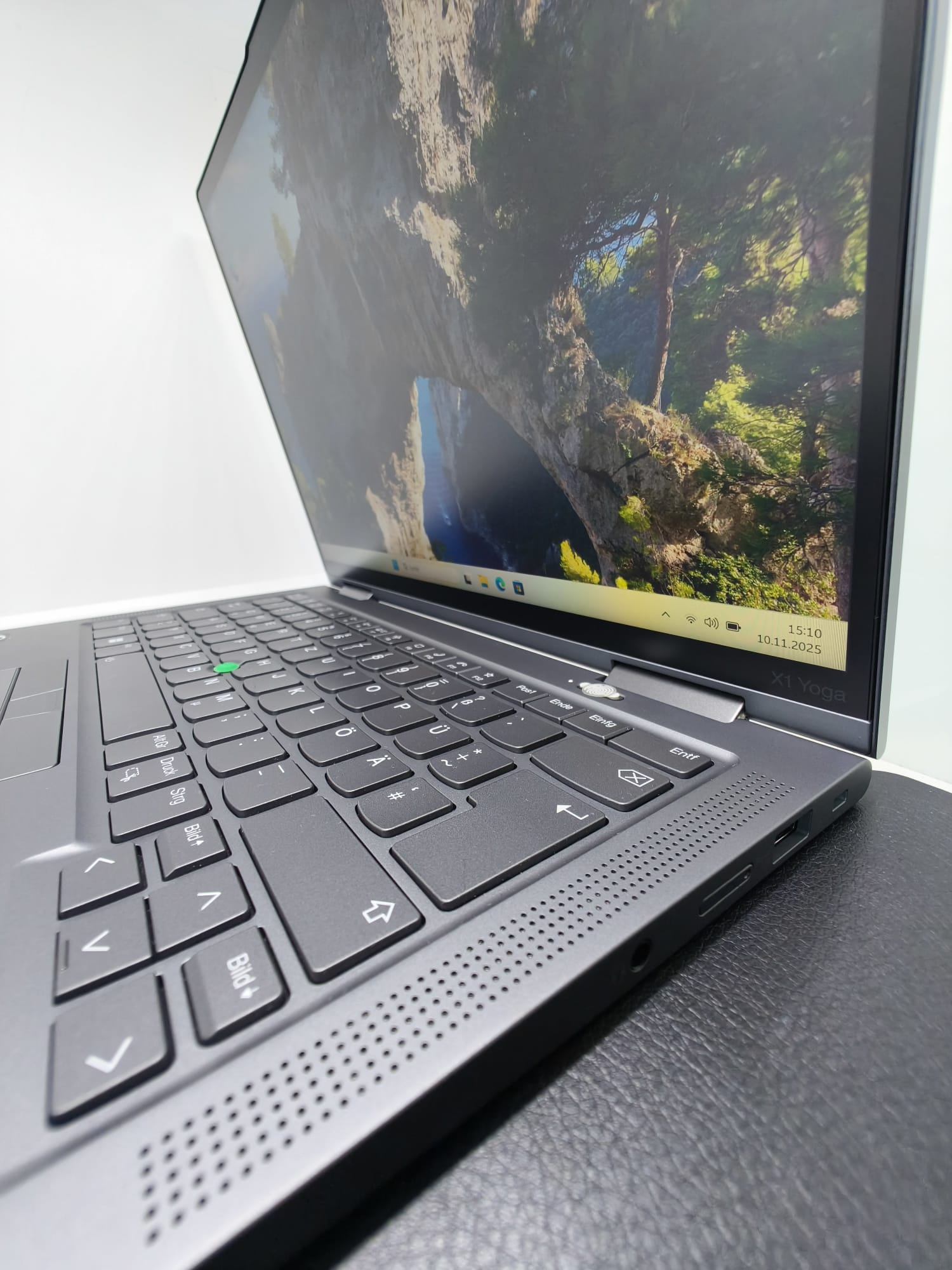 Lenovo ThinkPad X1 Yoga Gen 7 – i5  32GB RAM  512GB SSD  5G Touch convertible – QWERTZ