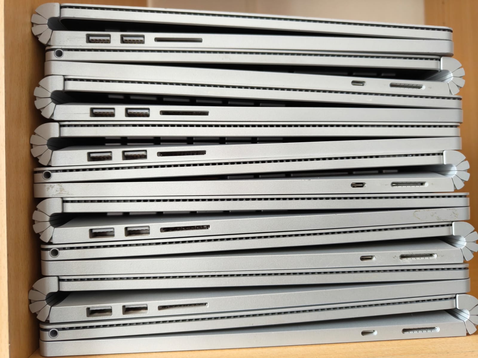 Microsoft Surface  Book 3  i7 1065G/ 13,5 Zoll  SSD 1024GB , RAM 32GB , QWERTZ platin , Windows 11 , Refurbished  