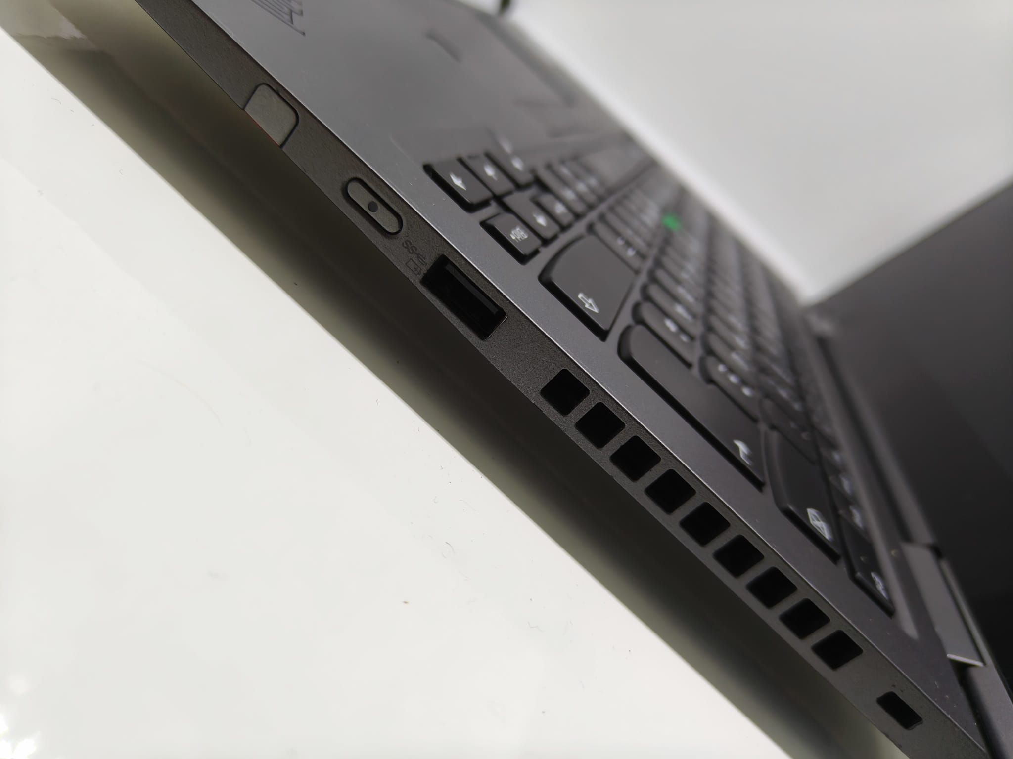 Lenovo ThinkPad X1 Yoga Gen 5 – i5  16GB RAM  512GB SSD  LTE Touch convertible – QWERTZ