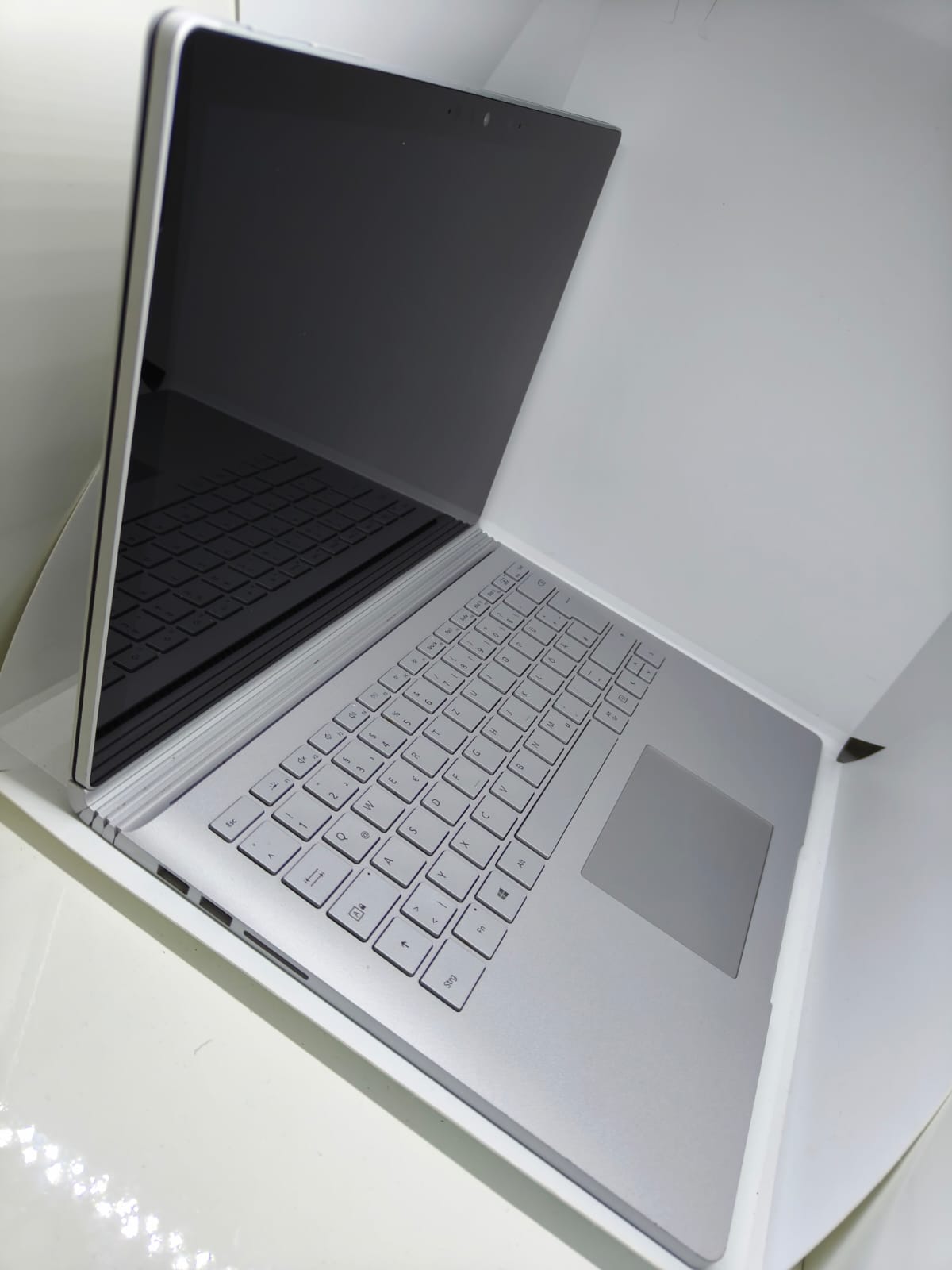 Microsoft Surface  Book 3  i7 1065G/ 13,5 Zoll  SSD 1024GB , RAM 32GB , QWERTZ platin , Windows 11 , Refurbished  